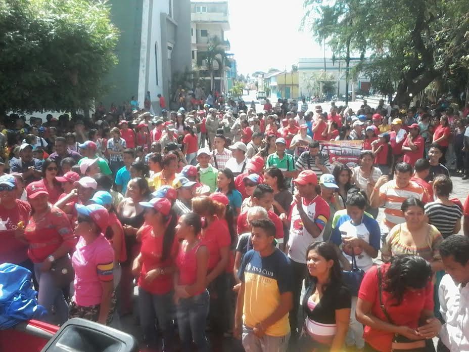 Trabajadores conmemoran 25 años de la "rebelión cívico militar"1